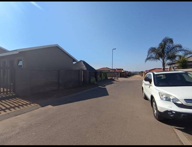 3 BEDROOM HOUSE FOR SALE IN CLOVERDENE